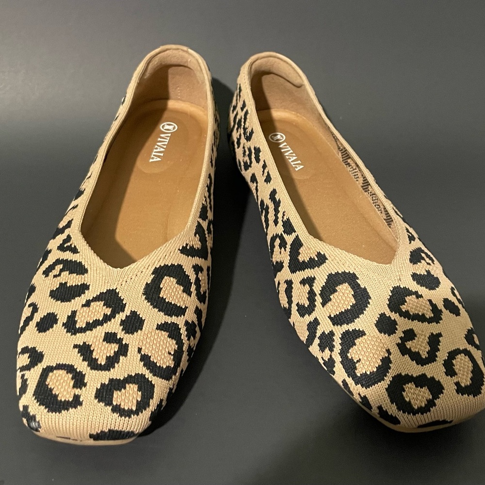 Vivaia Square Toe Ballet Flats (wide width)